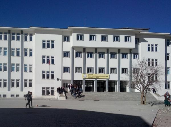 İbn-i Sina Mesleki ve Teknik Anadolu Lisesi Fotoğrafı